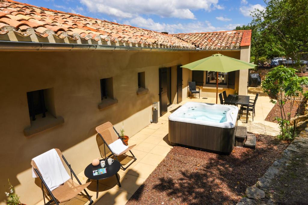 Patio nebo venkovní prostory v ubytování Maison Thérèse by Panorama Locations - SPA privatif