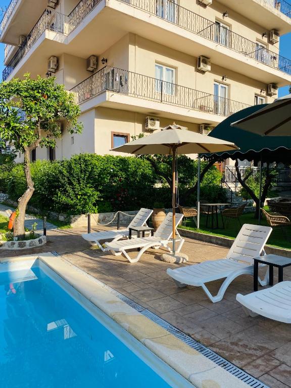 Bazén v ubytování Central Hotel nebo v jeho okolí