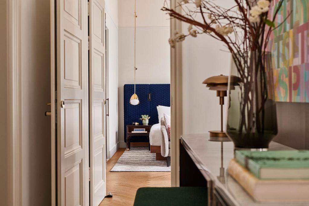 
Wintergarden Connecting Suite
