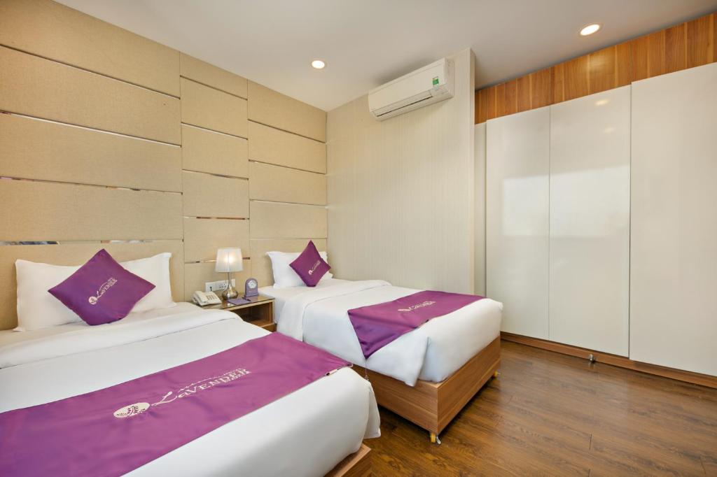 Postel nebo postele na pokoji v ubytování Lavender Riverside Hotel