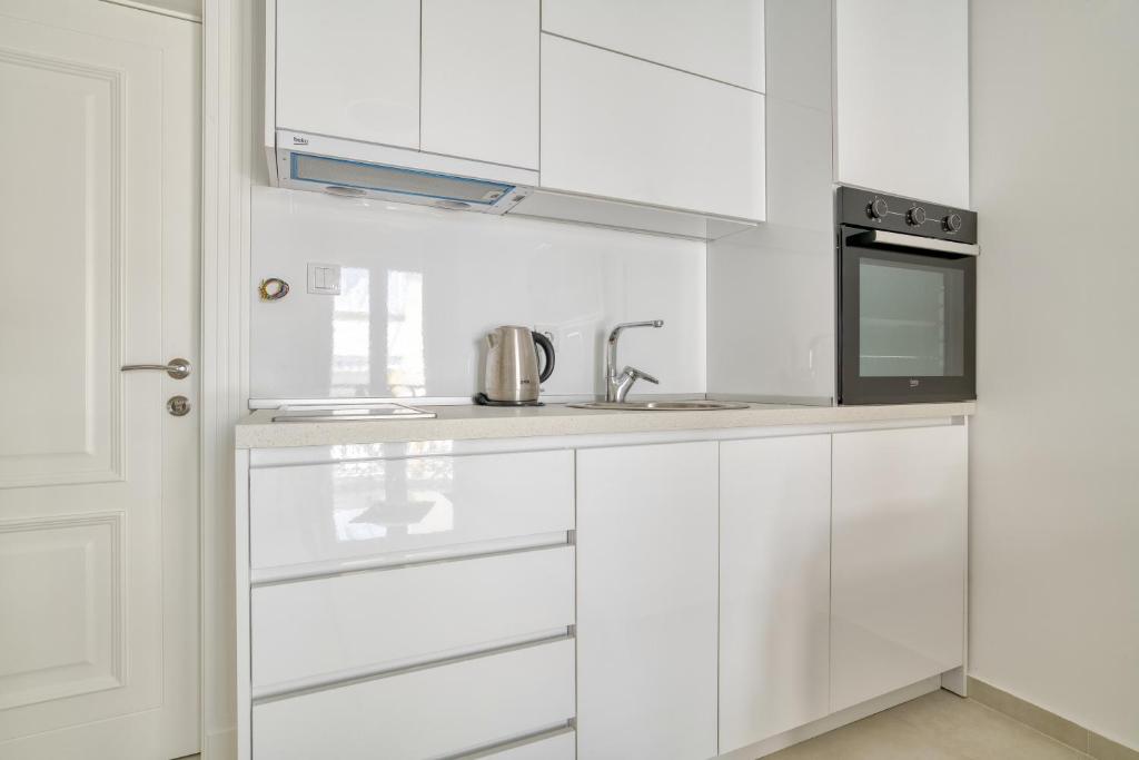 The Golden Luxury Apartments - 9