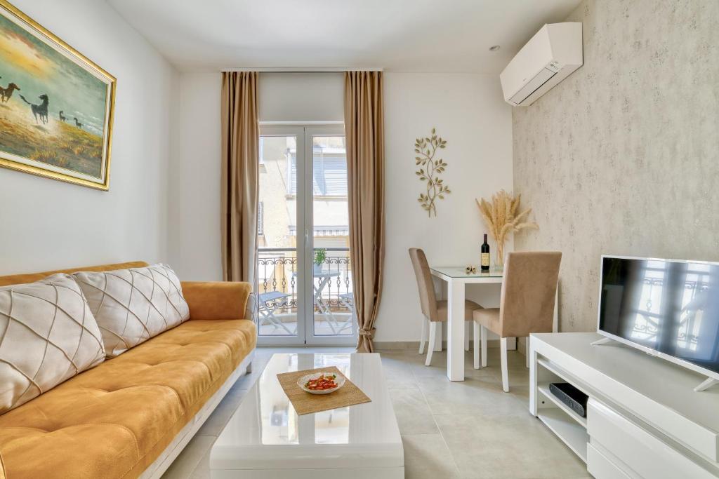 The Golden Luxury Apartments - 6