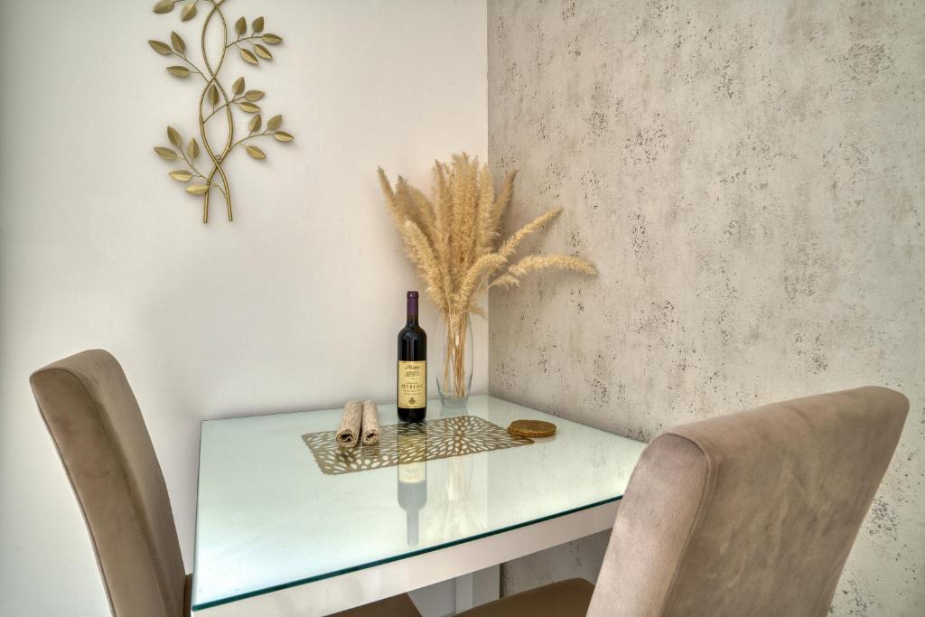 The Golden Luxury Apartments - 10