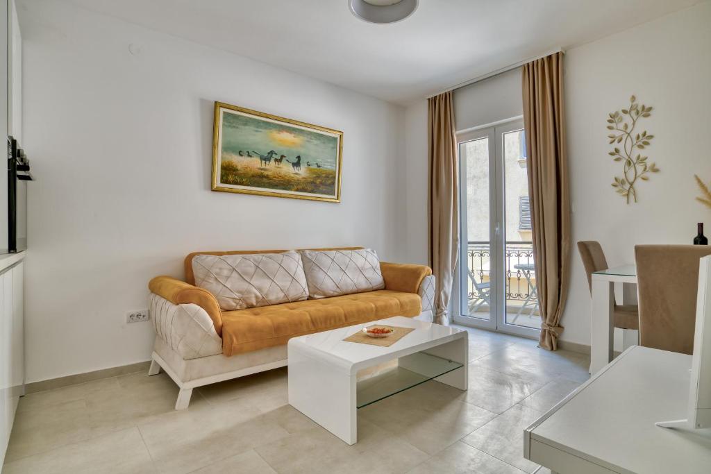 The Golden Luxury Apartments - 3