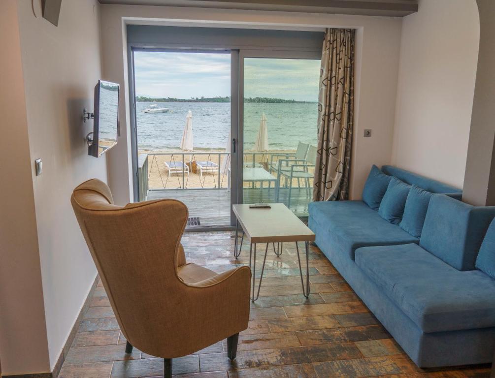 Zinozis Beach Apartments - 10