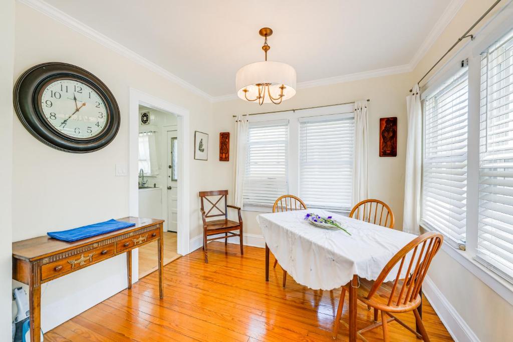 Point Lookout Cottage - Walk to Beach! - Holiday Home