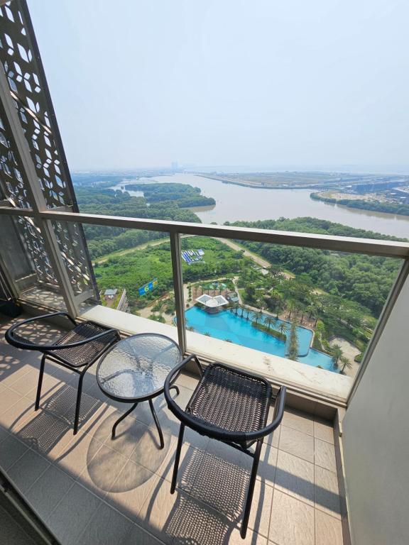 Apartment Gold Coast PIK Stunning Sea & Pool view 1BR, Jakarta