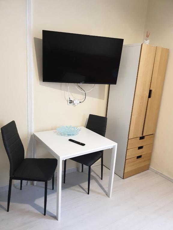 Televízia a/alebo spoločenská miestnosť v ubytovaní Melisa Apartment
