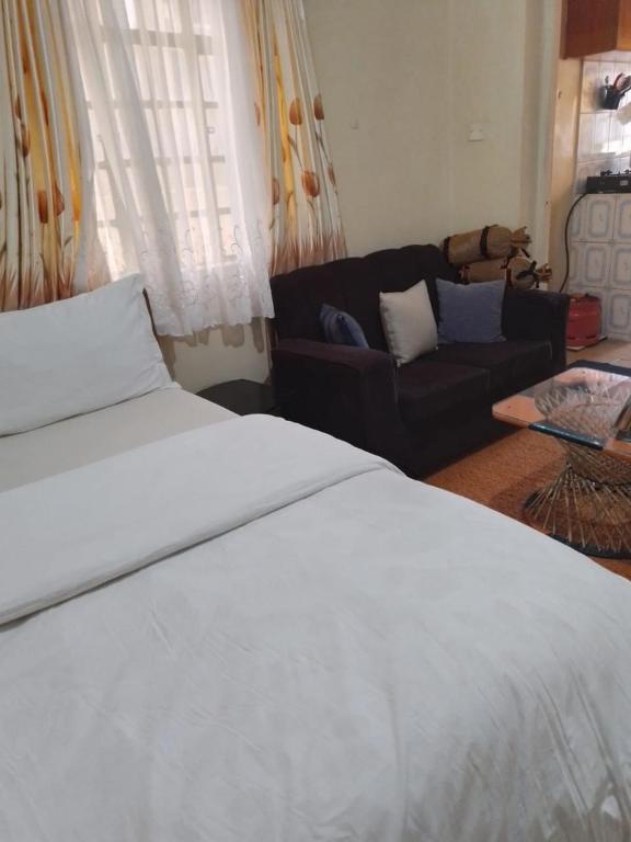 Lux Suites Lumumba Drive Studio Apartments - Luxe Studio