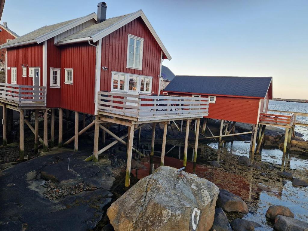 Andøy Vest Rorbuer Reine - Cabine Au Bord De L'eau De Luxe Avec Terrasse