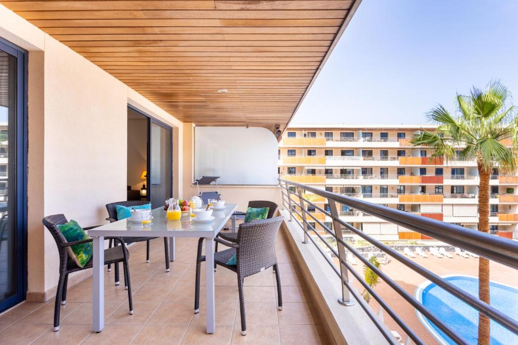 Balkón nebo terasa v ubytování Home2Book Stunning Sea Views & Pool Los Gigantes