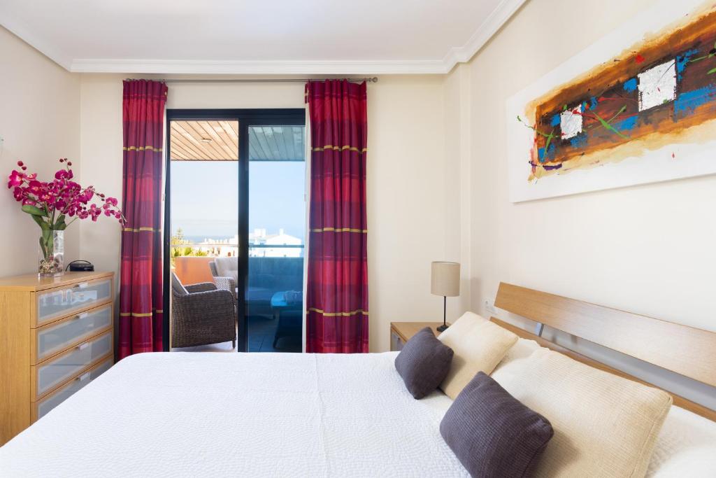 Postel nebo postele na pokoji v ubytování Home2Book Stunning Sea Views & Pool Los Gigantes