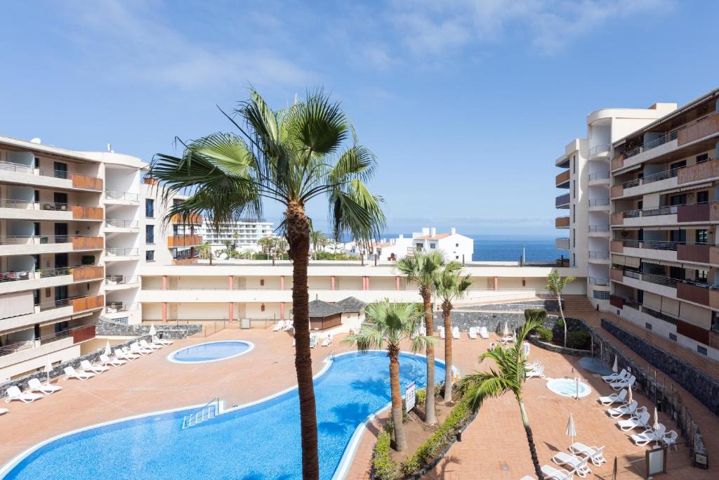 Bazén v ubytování Home2Book Stunning Sea Views & Pool Los Gigantes nebo v jeho okolí