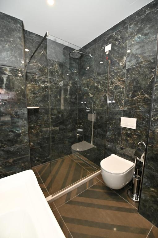 Uma casa de banho em Hotel Zanzi