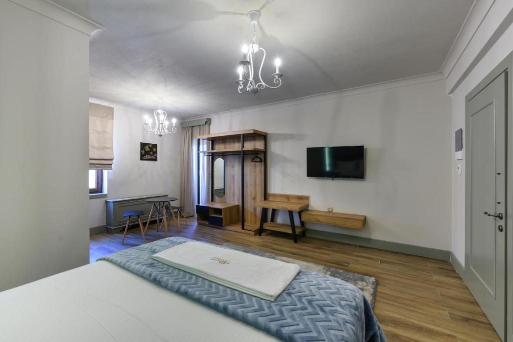 TV a/nebo společenská místnost v ubytování Álbero Hotel