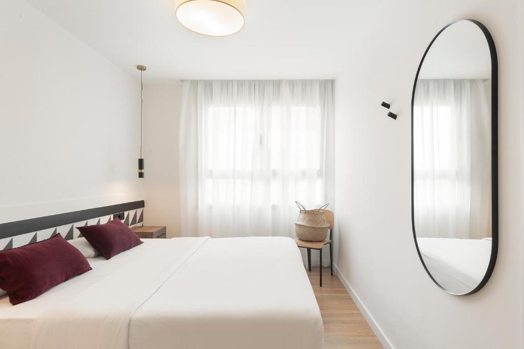 Posteľ alebo postele v izbe v ubytovaní Port Forum Apartments by Olala Homes