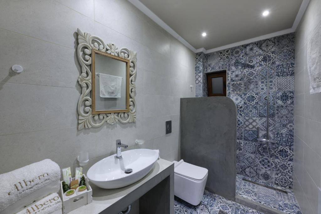 Koupelna v ubytování Álbero Hotel