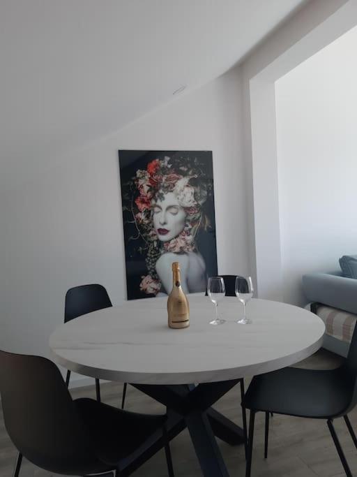 Fotografie z fotogalerie ubytování Penthouse Petra with hot tub v destinaci Kali