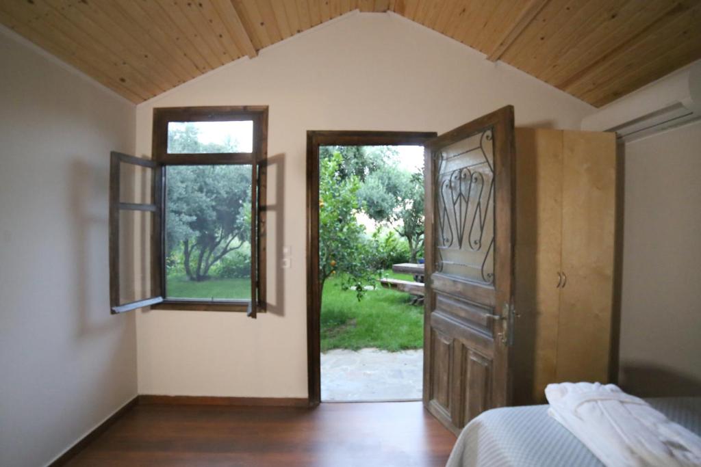 Captain Ikaros - Standard Double Room