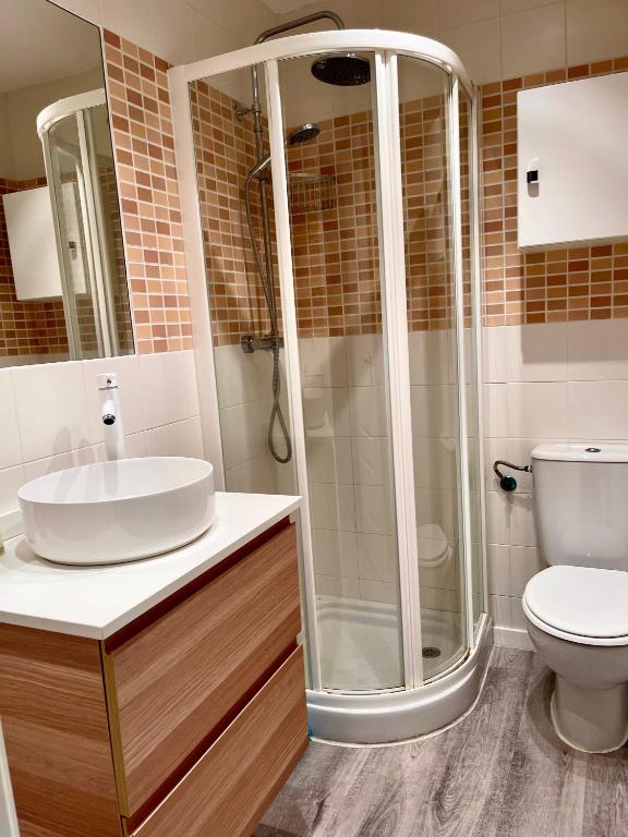 Koupelna v ubytování Bonito apartamento con piscina
