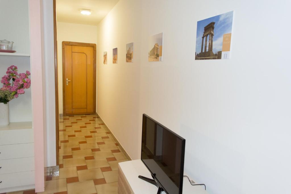 A television and/or entertainment centre at Agrigento CityCenter