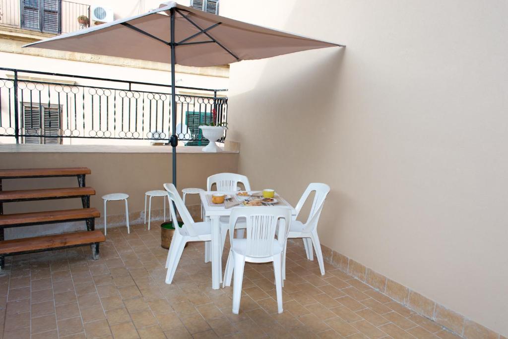 A balcony or terrace at Agrigento CityCenter