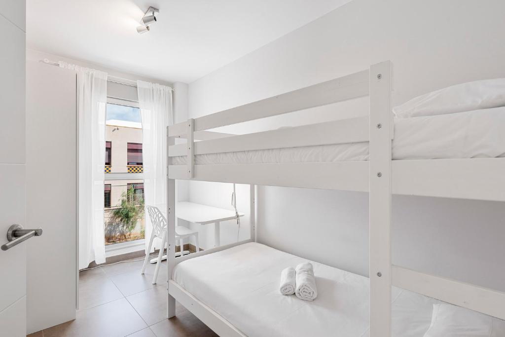 Postel nebo postele na pokoji v ubytování MEDANO4YOU Cabezo Residence