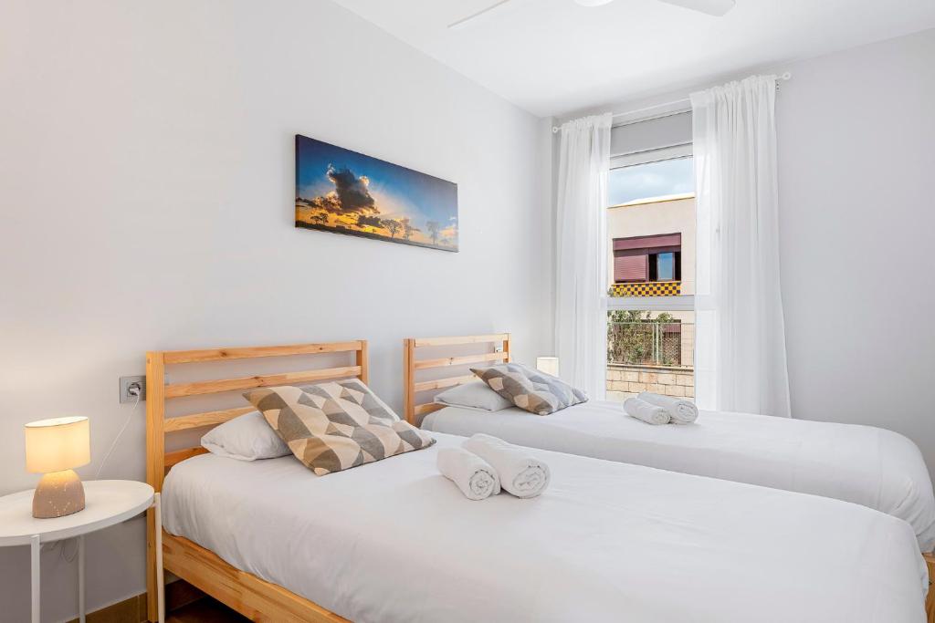 Postel nebo postele na pokoji v ubytování MEDANO4YOU Cabezo Residence