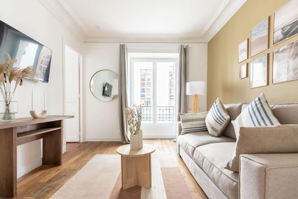 a living room with a couch and a table at Apartment next Tour Montparnasse - Sable in Paris