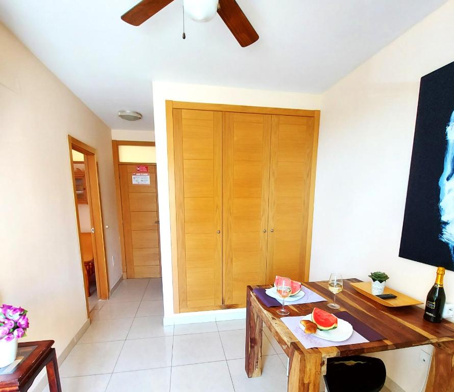 Nápoje v ubytovaní Adeje House, 1 bedroom wifi free