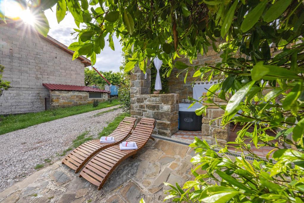 Zahrada ubytování TouristFarm - apartments "RED FAIRYTALE"