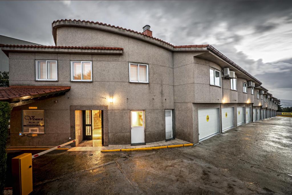 The building in which moteleket is located