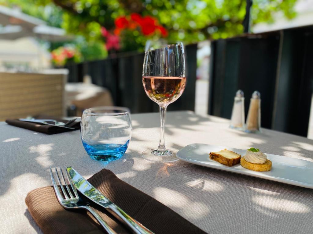 Nápoje v ubytování Hôtel Restaurant Le Relais des Gourmands