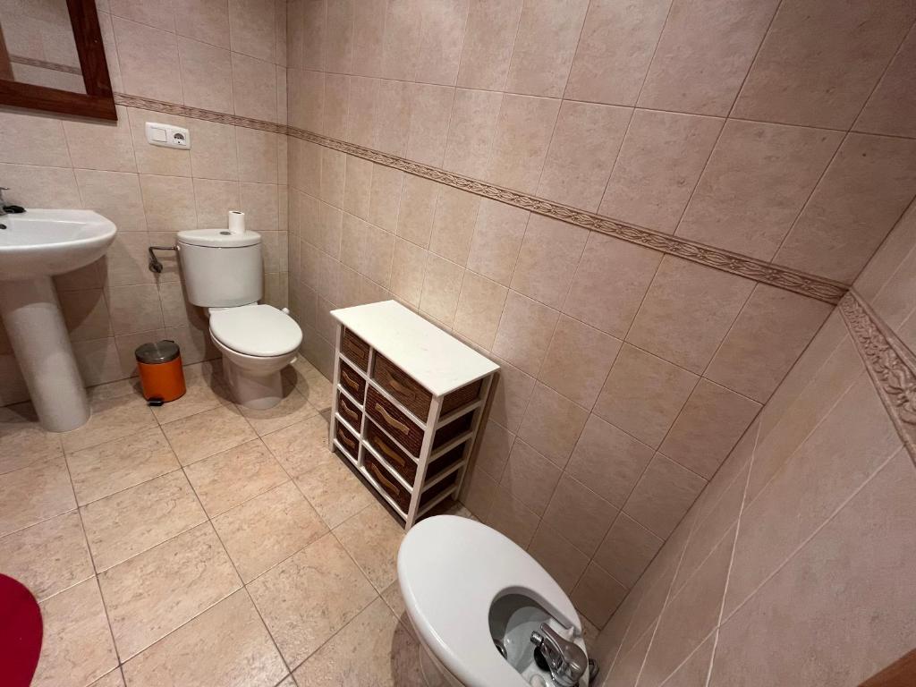 A bathroom at Adosados Palm Beach Altamar