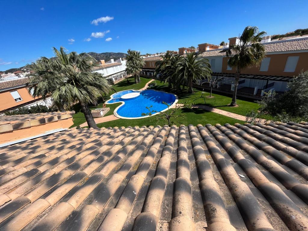 The swimming pool at or close to Adosados Palm Beach Altamar