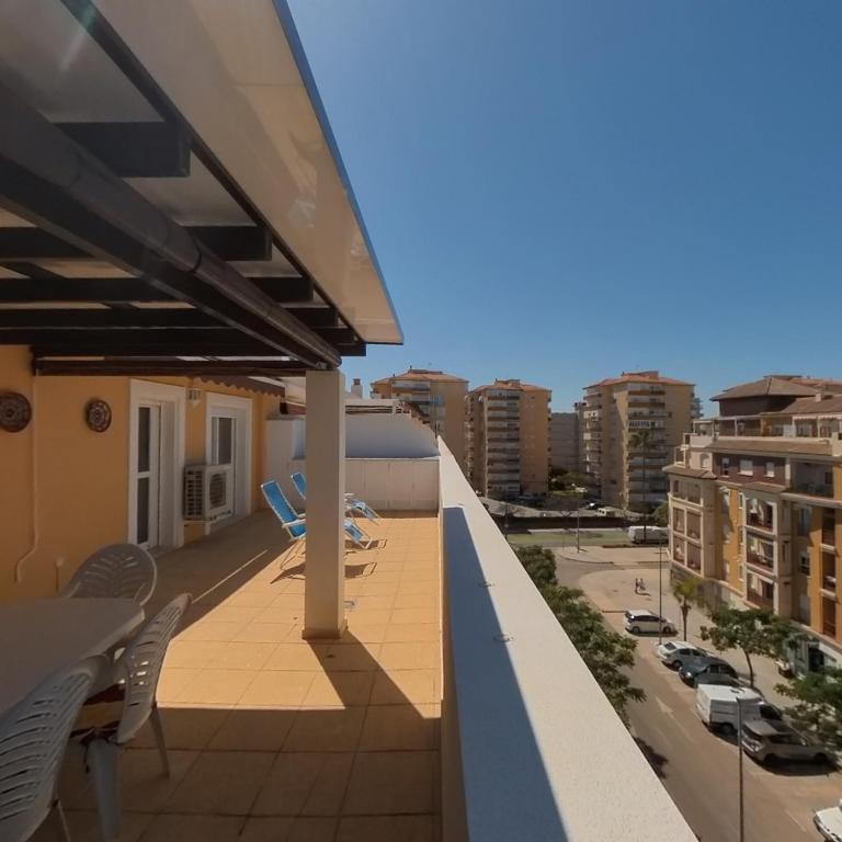 Balkón nebo terasa v ubytování TERRASOL ATICO TORRELITORAL