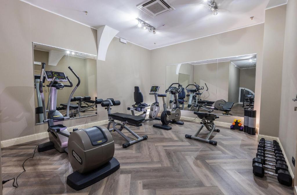 Fitness centrum a/nebo fitness zařízení v ubytování Hotel Astoria