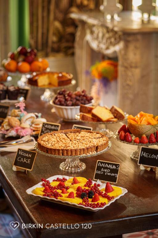 a buffet of food with pies and fruit on a table at Albergo Diffuso Birkin Castello in Cagliari