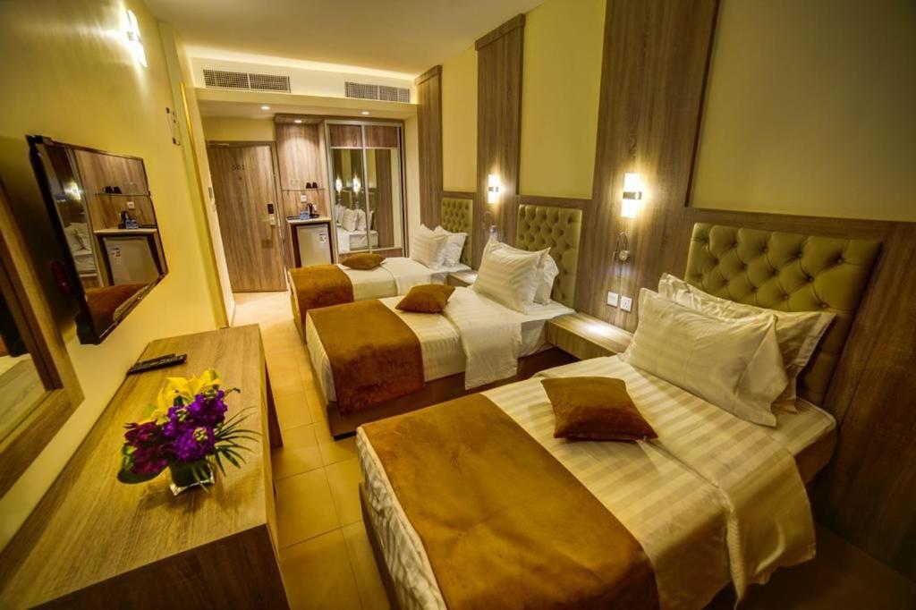 De-Lara hotel - Deluxe Triple Room