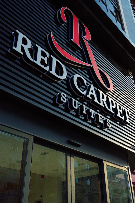 Certifikát, hodnocení, plakát nebo jiný dokument vystavený v ubytování Red Carpet Hotel & Suites