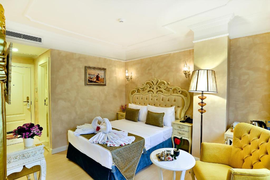 Postel nebo postele na pokoji v ubytování Edibe Sultan Hotel