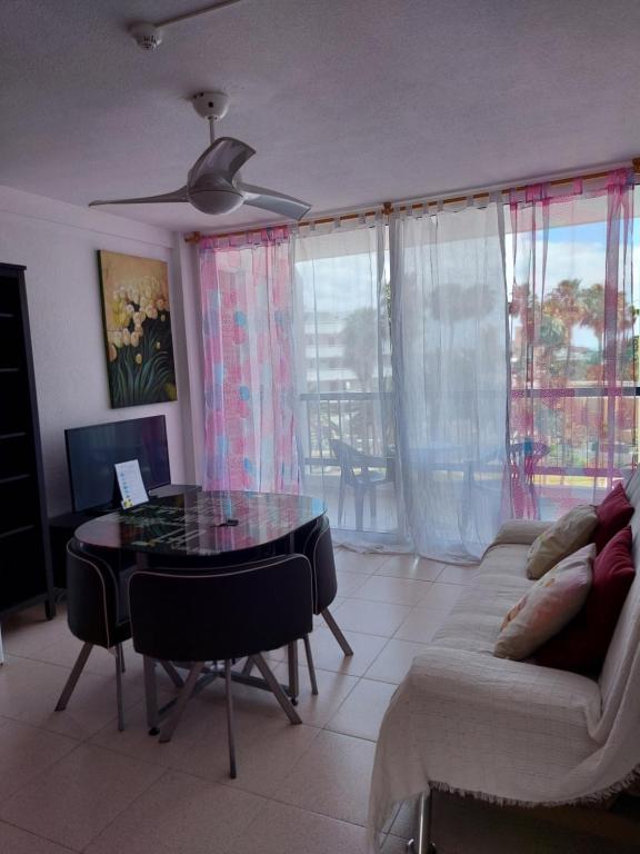 Posezení v ubytování OCEAN VIEW, WIFI FREE, PLAYA LAS AMERICAS