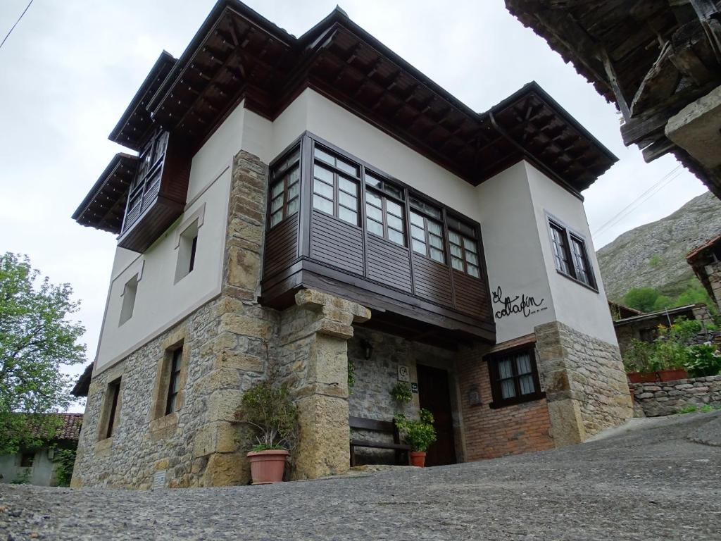 Building kung saan naroon the country house