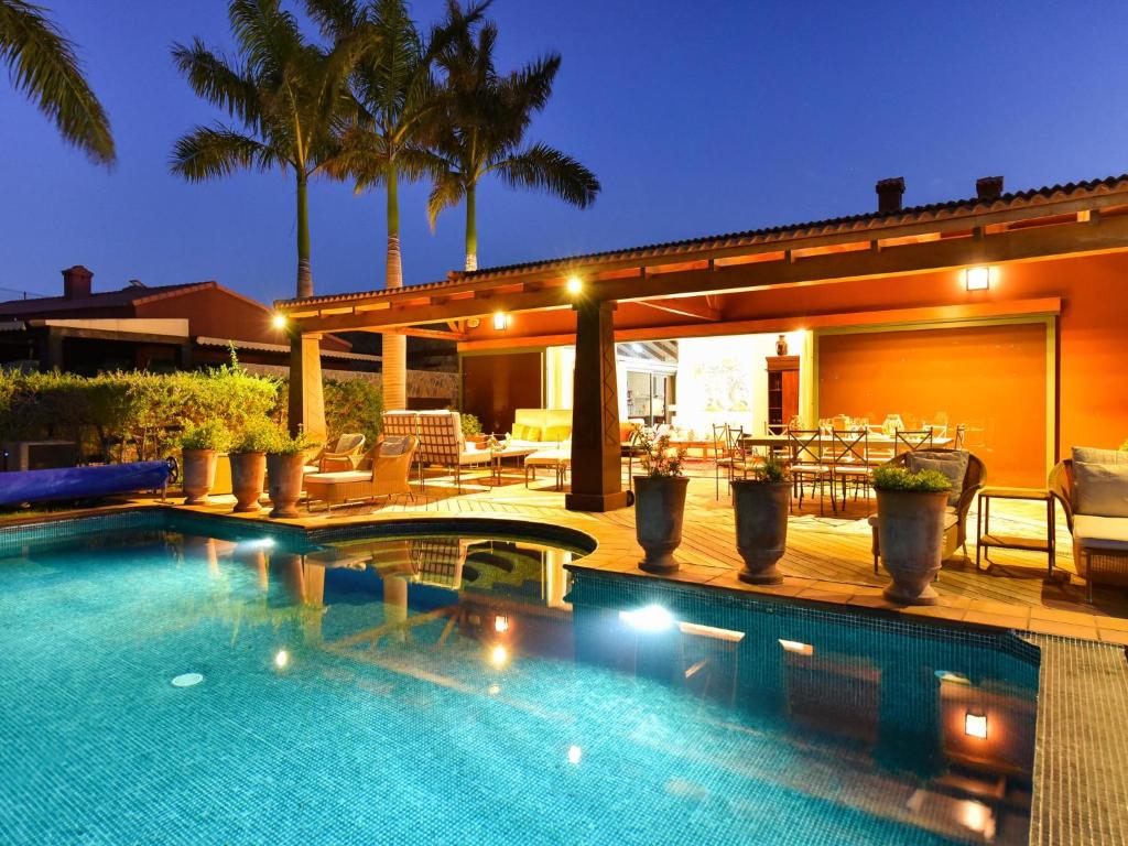 basen przed domem w obiekcie Villa Lavanda by VillaGranCanaria w mieście Maspalomas