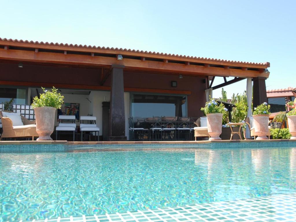 Basen w obiekcie Villa Lavanda by VillaGranCanaria lub w pobliżu