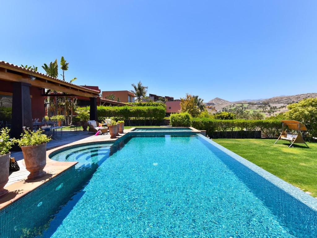 Basen w obiekcie Villa Lavanda by VillaGranCanaria lub w pobliżu