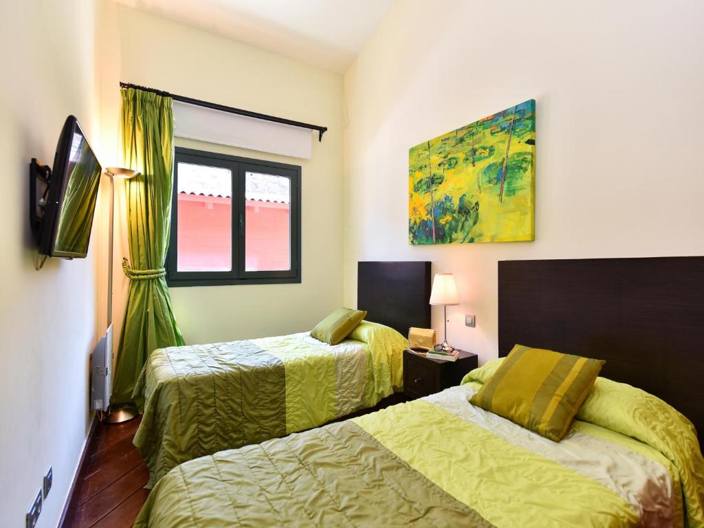 Łóżko lub łóżka w pokoju w obiekcie Villa Lavanda by VillaGranCanaria