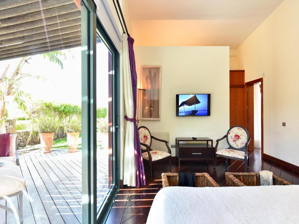 Telewizja i/lub zestaw kina domowego w obiekcie Villa Lavanda by VillaGranCanaria