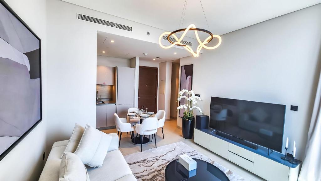 Posezení v ubytování STAY BY LATINEM Luxury 1BR Holiday Home CVR B2906 near Burj Khalifa