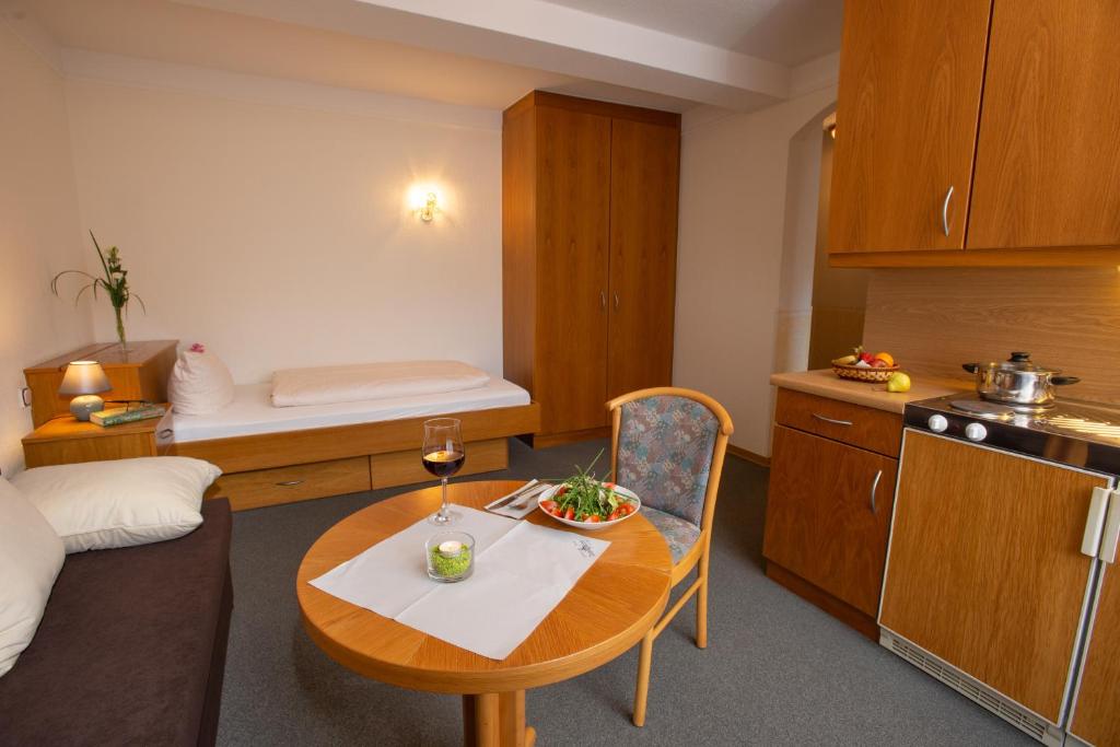 Kuchyň nebo kuchyňský kout v ubytování Landhotel zum Stern